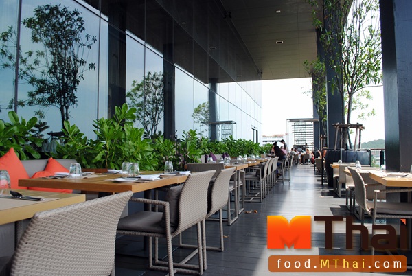 hilton-021 ภาพบรรยากาศ ห้องอาหาร บุฟเฟ่ต์ นานาชาติ Edge