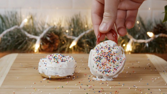 Ornament-Cookies-with-handle
