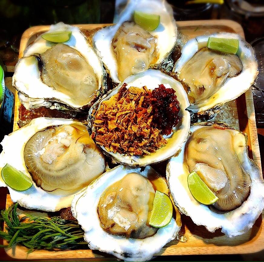 seafood-night-market-food-oyster
