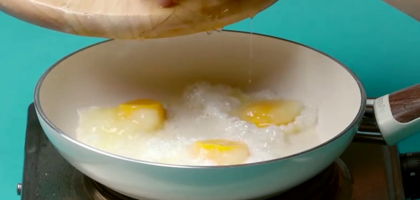 วิธีทอดไข่ดาว