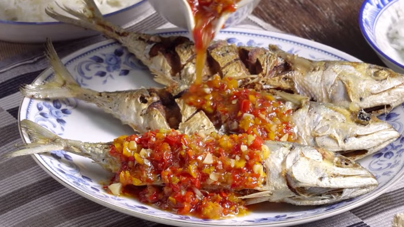 กินข้าวกัน ปลาทูราดพริก วิธีทำ ปลาทูราดพริก สูตรอาหาร